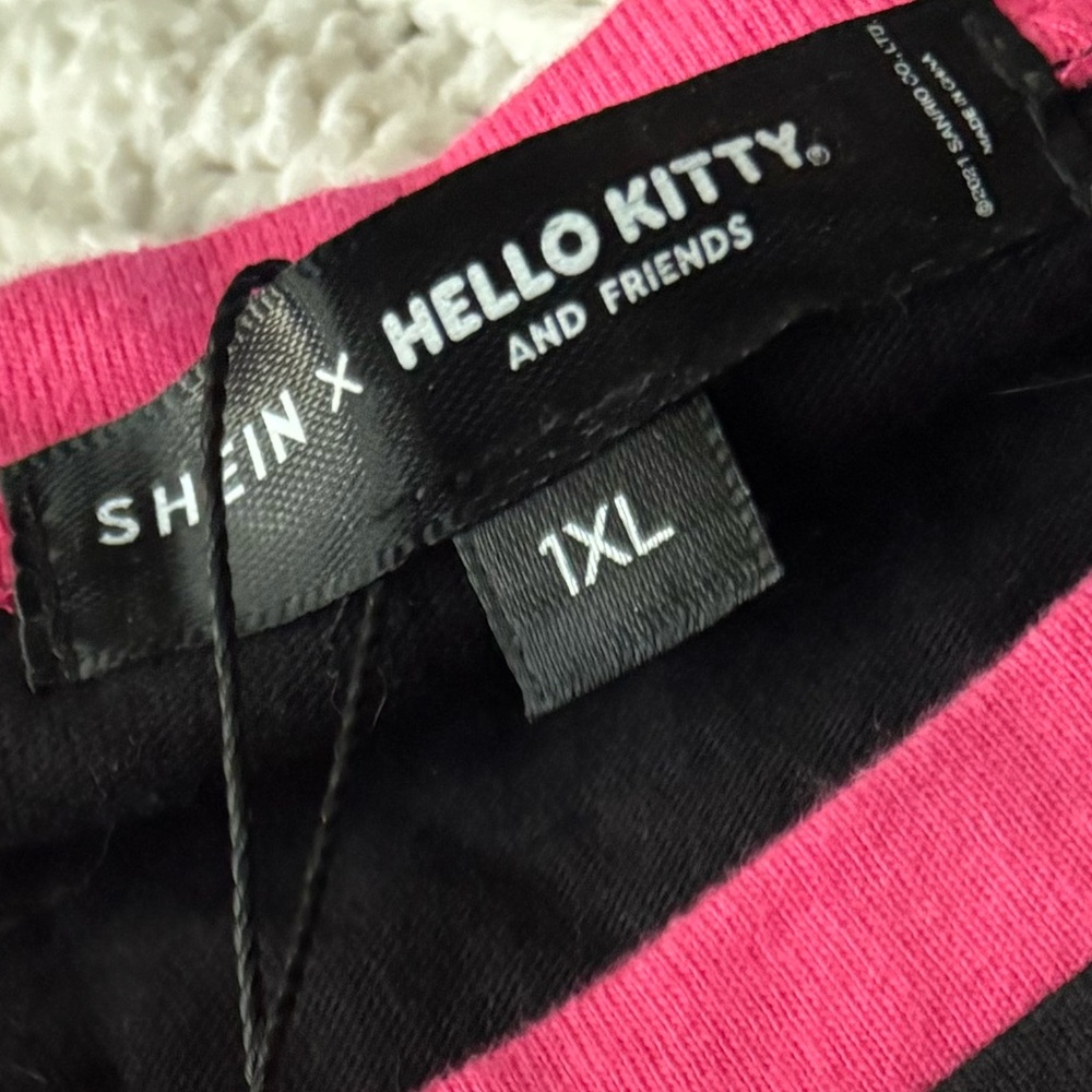 Hello Kitty Crop Top - Picture 2 of 2